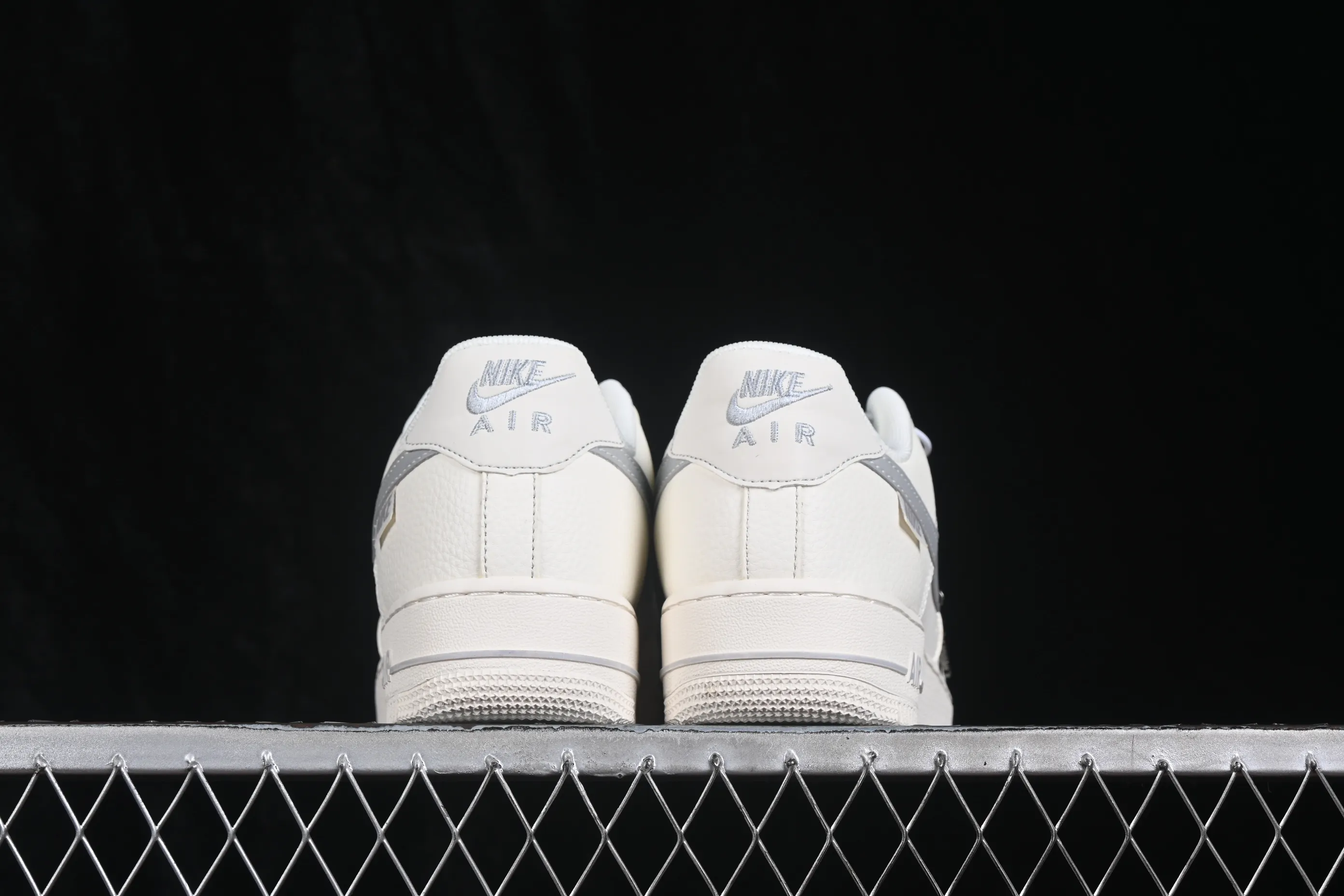 All categories Nk Air Force 1 Air Force series Nk Air Force 1 Low Air Force low-top Nike Air Force 1'07 Low Air Force 1 low-top casual sneakers DN9688-110
